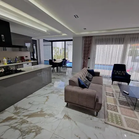 Villa Golden Life Family 2 *