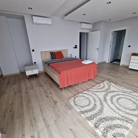 Golden Life Family 2 Villa *